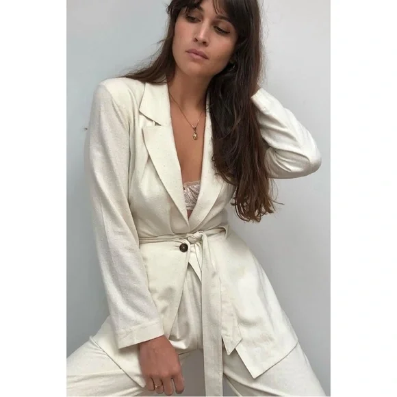 Chic Cream Belted Blazer for Women - Picture 2 of 11